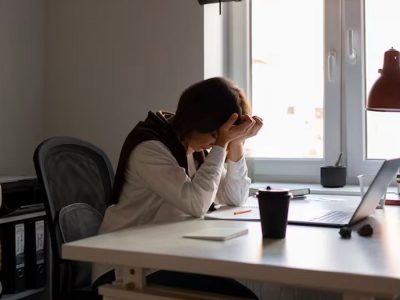 Tekanan Kerja Dan Mental: Meninjau Masalah Psikologis Di Kantor