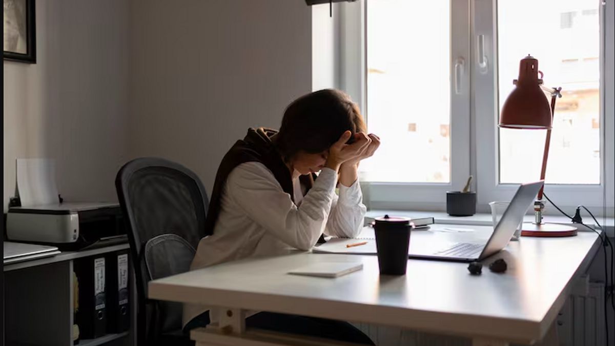 Tekanan Kerja Dan Mental: Meninjau Masalah Psikologis Di Kantor