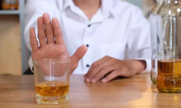 Bahaya Tersembunyi Di Balik Kebiasaan Mengonsumsi Alkohol