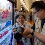China Luncurkan Kereta Wisata Baru, Bisa Foto Pakai Kostum