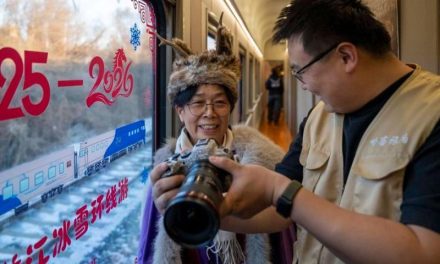 China Luncurkan Kereta Wisata Baru, Bisa Foto Pakai Kostum