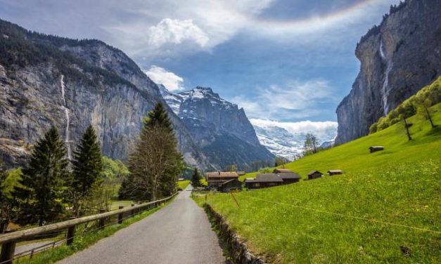 Desa Lauterbrunnen Pemandangan Indah Dengan Tebing Curam