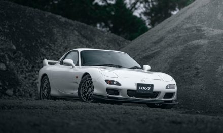 Mazda RX 7 Di Lengkapi Dengan Rotary Engine Yang Legendaris