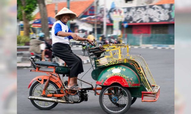 Kendaraan Becak Sudah Sangat Menurun Angka Peminatnya