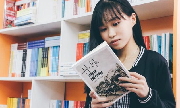 Hobi Membaca, Punya Manfaat Psikologis dan Emosional