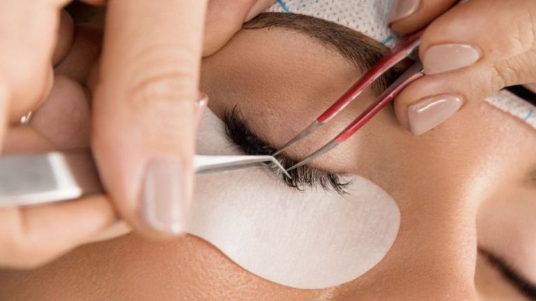 Perbedaan Lash Lift Dan Extension Bulu Mata